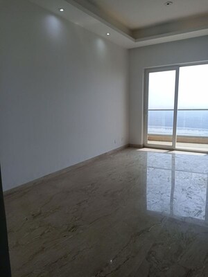 Room in 3 BHK Apartment at Supertech Supernova Nova Residences, Sector 94 – for Rent