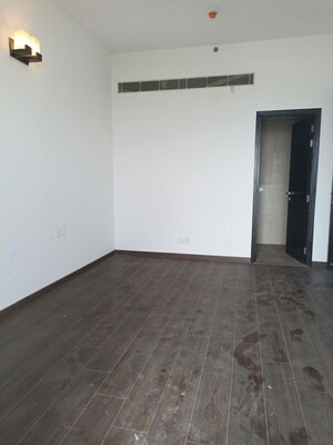 Room in 3 BHK Apartment at Supertech Supernova Nova Residences, Sector 94 – for Rent