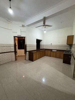 Living Room in 4 BHK Apartment at It Colony – for Rent