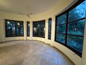 Room in 4 BHK Apartment at It Colony – for Rent