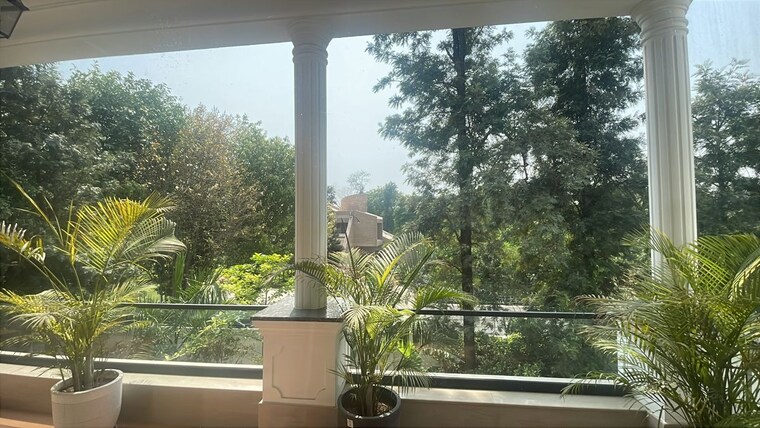 Balcony, shanti kunj 4 Bedroom 1000 Sq.Yd. Villa In Shanti Kunj Delhi 10367026