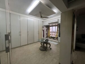 Living Room in 5 BHK Apartment at Silver Arch Eden woods, Andheri West – for Sale