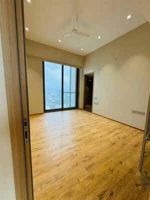 Room in 4 BHK Apartment at Rustomjee Crown, Prabhadevi – for Rent