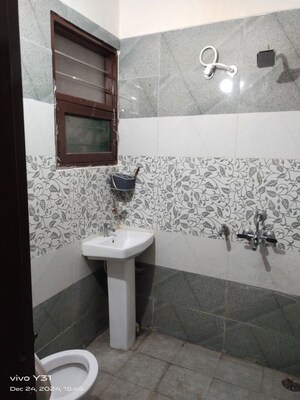 Bathroom in 6+ BHK Independent House at Civil Lines – for Sale