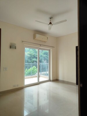 Room in 3 BHK Apartment at Emaar MGF Emerald Hills, Sector 65 – for Rent