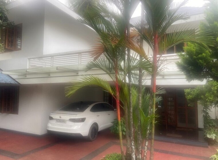  Parking, chembukkavu 4 Bedroom 2600 Sq.Ft. Independent House In Chembukkavu Thrissur 10367080