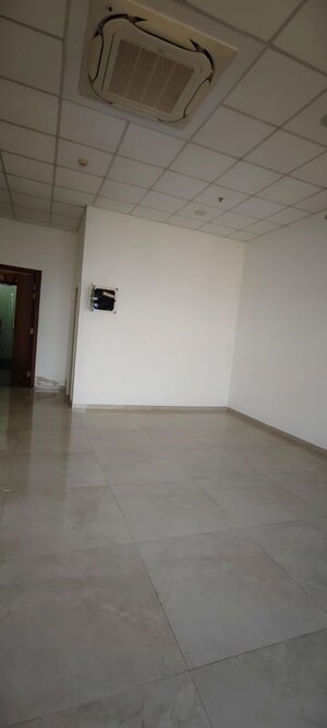Room in 2 BHK Apartment at Hiranandani Solus, Thane West – for Rent