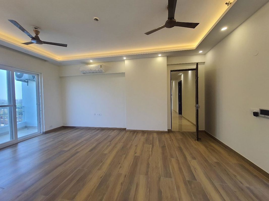 4 BHK + Servant Room Apartment For Rent in 3C Lotus 300