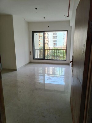 Room in 3 BHK Apartment at Siddhagiri Apartments, Chembur – for Rent