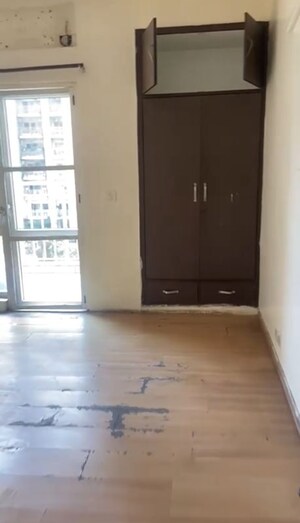 Room in 3.5 BHK Apartment at BPTP Park Grandeura, Sector 82 – for Rent