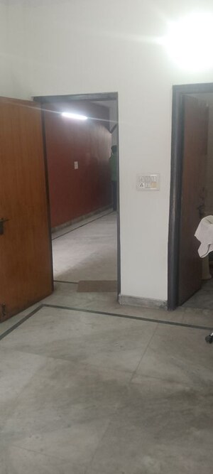 Room in 2.5 BHK Builder Floor at Spring Field Colony – for Rent