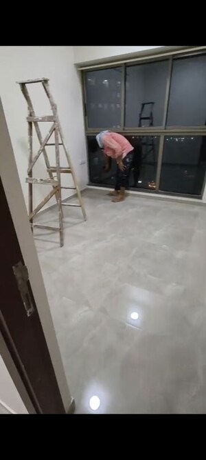 Room in 2 BHK Apartment at Sheth Auris Bliss, Malad West – for Rent