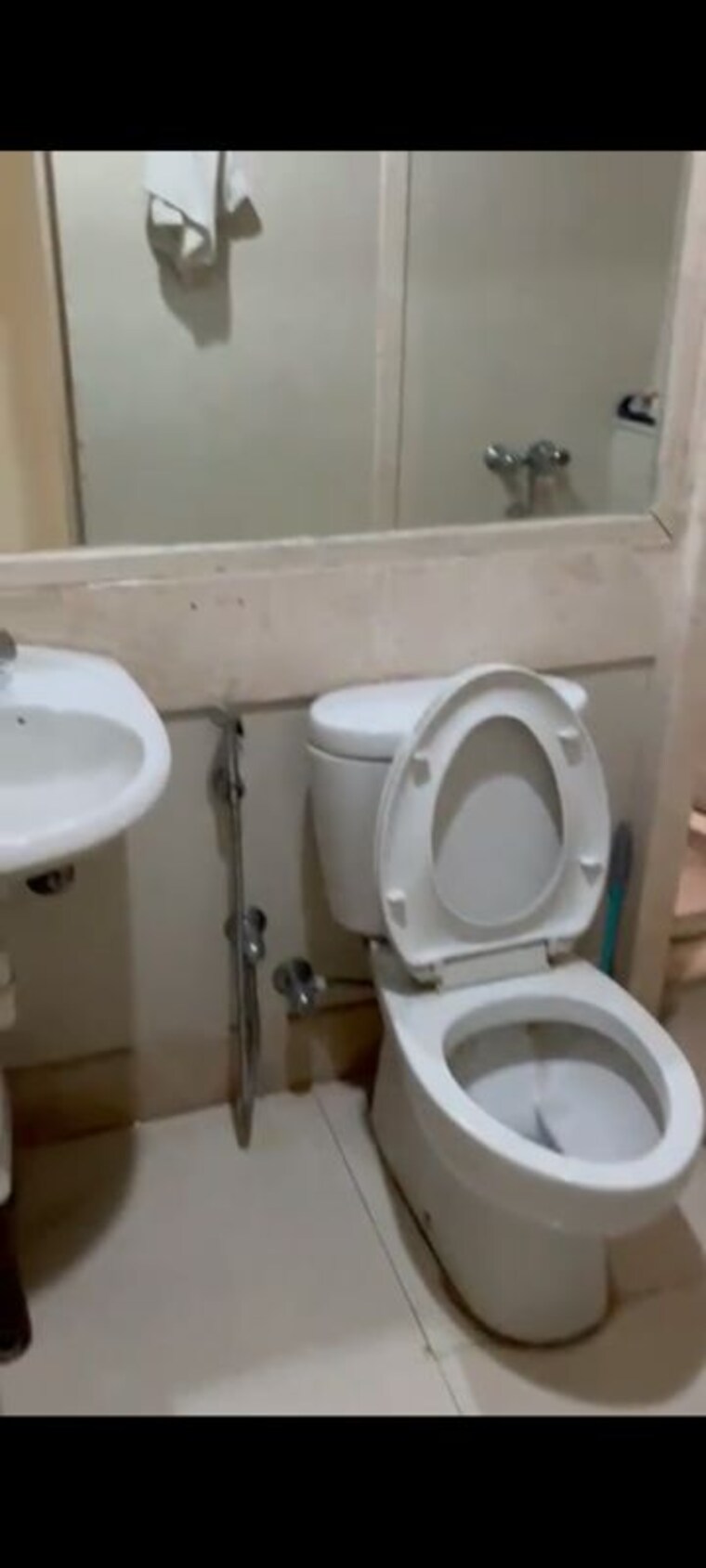 Bathroom, hiranandani-meadows 3 Bedroom 1550 Sq.Ft. Apartment In Manpada Thane 10367163