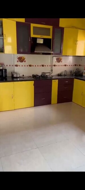 Team Area in 3 BHK Apartment at Hiranandani Meadows, Manpada – for Sale