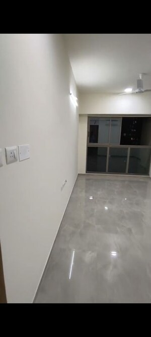 Room in 2 BHK Apartment at Sheth Auris Bliss, Malad West – for Rent