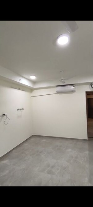 Room in 2 BHK Apartment at Sheth Auris Bliss, Malad West – for Rent