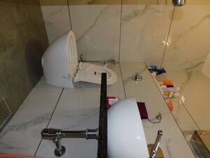 Bathroom in 3.5 BHK Apartment at Shubham Trident, Chembur – for Rent