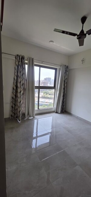 Room in 2 BHK Apartment at Sheth Irene, Malad West – for Rent