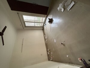 Room in 3 BHK Apartment at Paramount Floraville, Sector 137 – for Rent