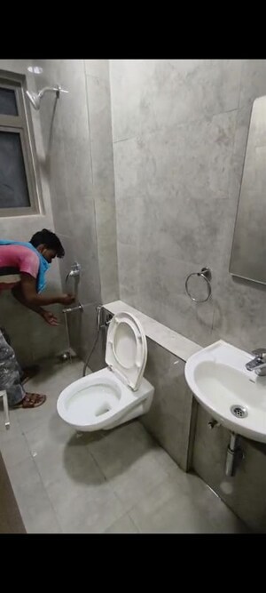 Bathroom in 2.5 BHK Apartment at Sheth Auris Bliss, Malad West – for Rent