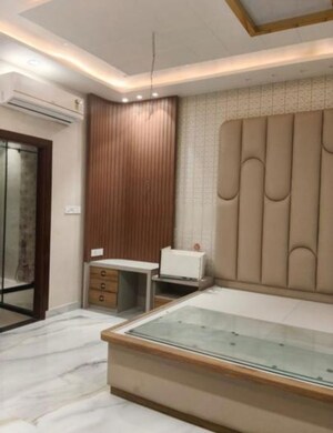 Bedroom in 6+ BHK Villa at Malesemau – for Rent