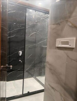 Bathroom in 6+ BHK Villa at Malesemau – for Rent