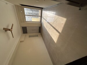 Room in 3 BHK Apartment at Paramount Floraville, Sector 137 – for Rent