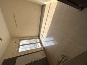 Furnished Amenities in 3 BHK Apartment at Paramount Floraville, Sector 137 – for Rent