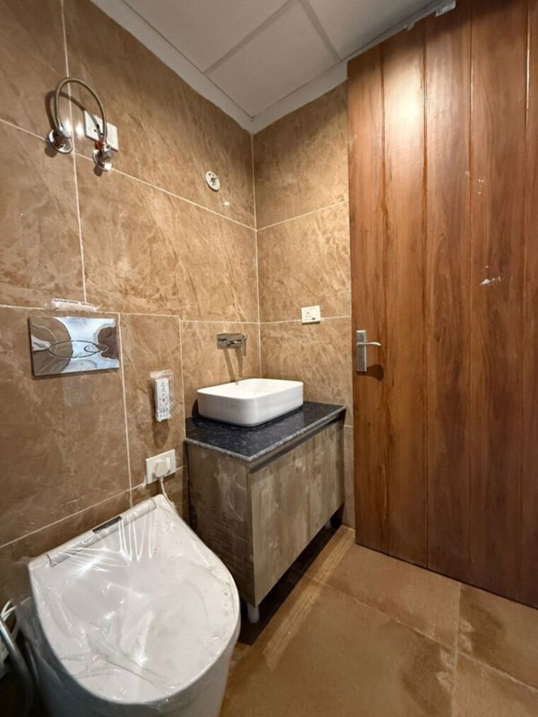 Bathroom, t-homes-phase-1 4 Bedroom 1950 Sq.Ft. Apartment In Siddharth Vihar Ghaziabad 10367210