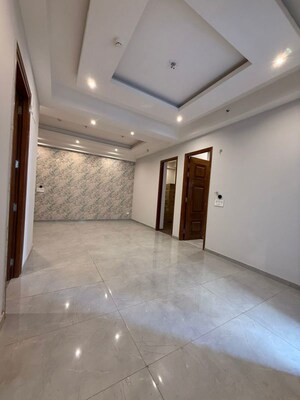 Room in 4 BHK Apartment at T Homes Phase 1, Siddharth Vihar – for Rent