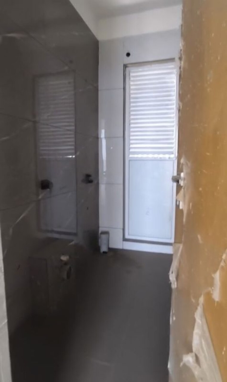 Bathroom, delta-icon 3 Bedroom 2250 Sq.Ft. Apartment In Airoli Sector 7 Navi Mumbai 10367307