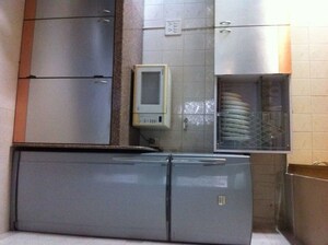 Room in 2 BHK Apartment at Namaskar Apartment, Santacruz East – for Rent