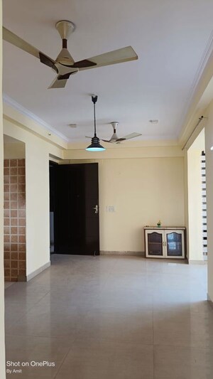 Room in 3 BHK Apartment at Amrapali Eden Park, Sector 50 – for Rent