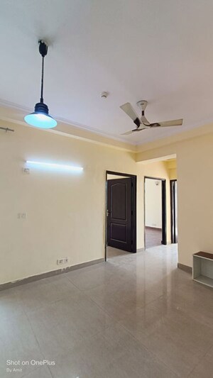 Room in 3 BHK Apartment at Amrapali Eden Park, Sector 50 – for Rent