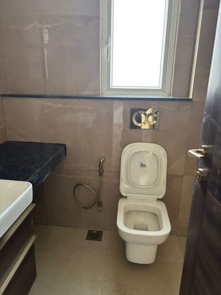 Bathroom, smart-world-orchard 2.5 Bedroom 1185 Sq.Ft. Apartment In Sector 61 Gurgaon 10367364