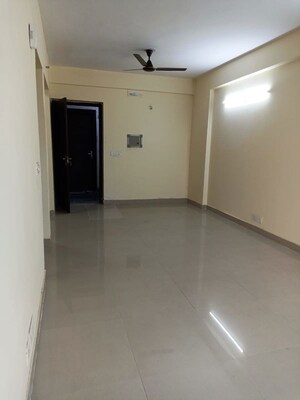 Room in 1 RK Apartment at Logix Blossom Zest, Sector 143 – for Rent