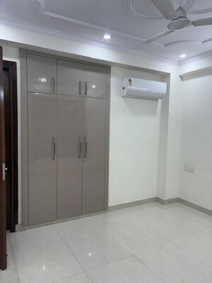 Room in 3 BHK Builder Floor at Sector 57 – for Rent