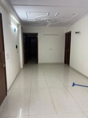 Building Lobby in 3 BHK Builder Floor at Sector 57 – for Rent