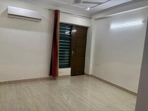 Room in 3 BHK Builder Floor at Sector 57 – for Rent