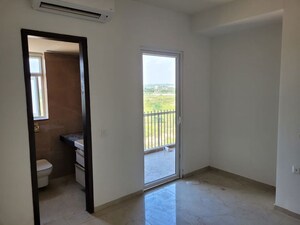 Room in 3 BHK Apartment at Smart World Orchard, Sector 61 – for Sale