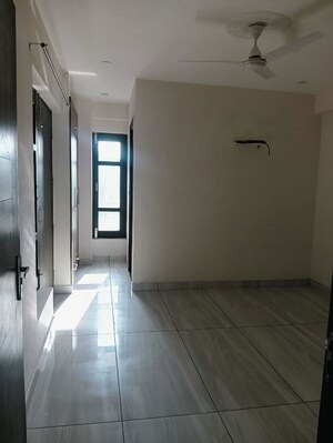 Building Lobby in 3 BHK Builder Floor at Sector 57 – for Rent
