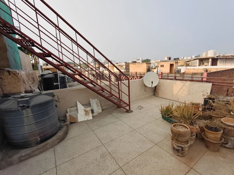 Exterior View, rohini sector 7 3 Bedroom 900 Sq.Ft. Builder Floor In Rohini Sector 7 Delhi 10367414
