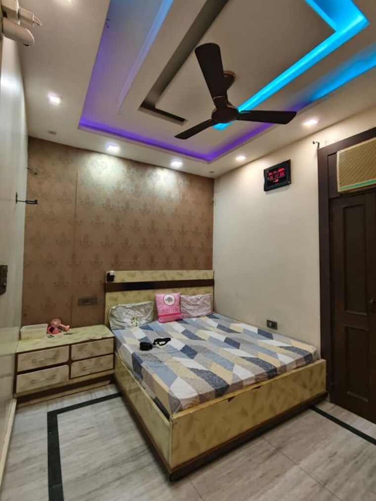 Bedroom, rohini sector 7 3 Bedroom 900 Sq.Ft. Builder Floor In Rohini Sector 7 Delhi 10367414