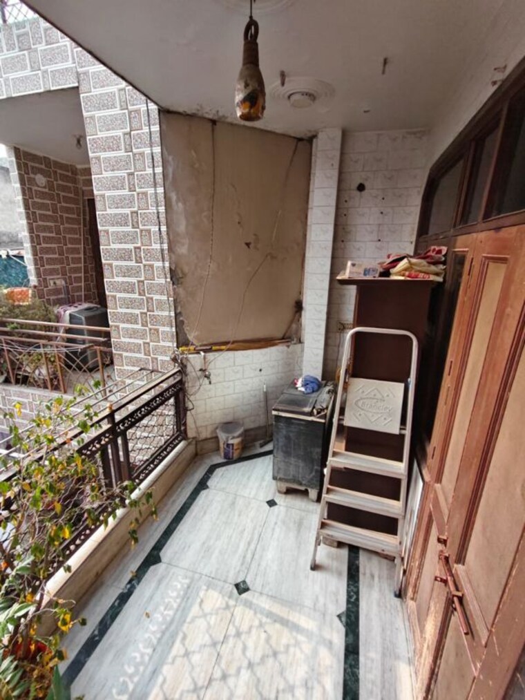 Balcony, rohini sector 7 3 Bedroom 900 Sq.Ft. Builder Floor In Rohini Sector 7 Delhi 10367414