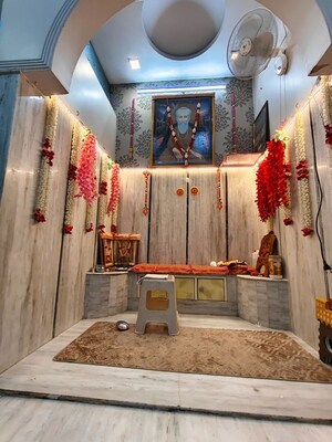 Bathroom in 3 BHK Builder Floor at Rohini Sector 7 – for Rent