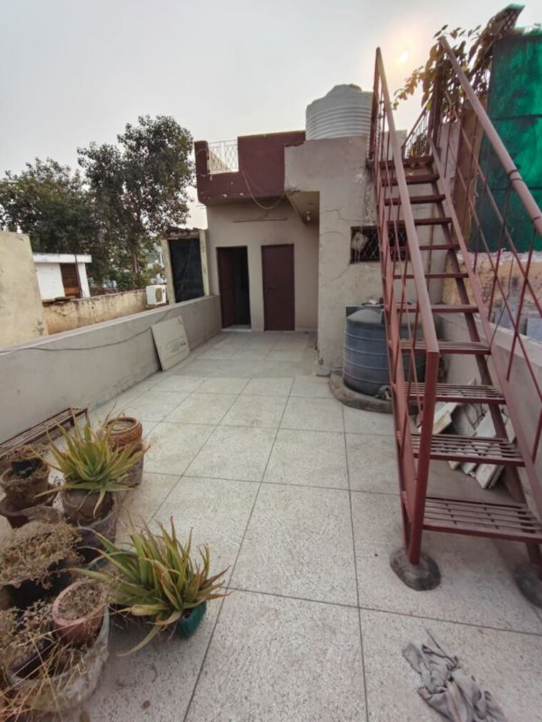 Balcony, rohini sector 7 3 Bedroom 900 Sq.Ft. Builder Floor In Rohini Sector 7 Delhi 10367414