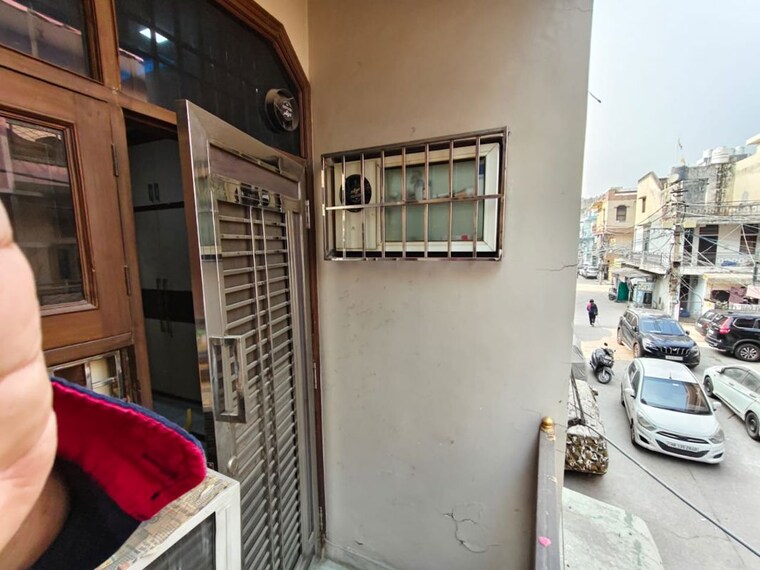 Balcony, rohini sector 7 3 Bedroom 900 Sq.Ft. Builder Floor In Rohini Sector 7 Delhi 10367414