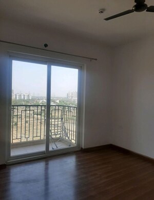 Room in 3 BHK Apartment at ATS Dolce, Zeta I Greater Noida – for Rent