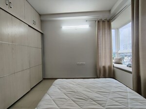 Room in  Apartment at Bhartiya Nikoo Homes Phase 2, Thanisandra Main Road – for Rent