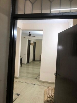 Room in 3 BHK Apartment at Hermitage Apartment, Sector 28 – for Rent